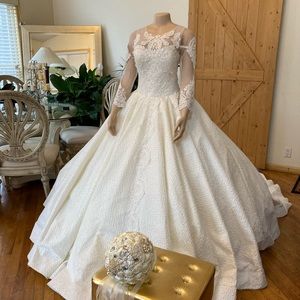 European princess Ivory ball gown wedding dress Size 6-8 New With Tags